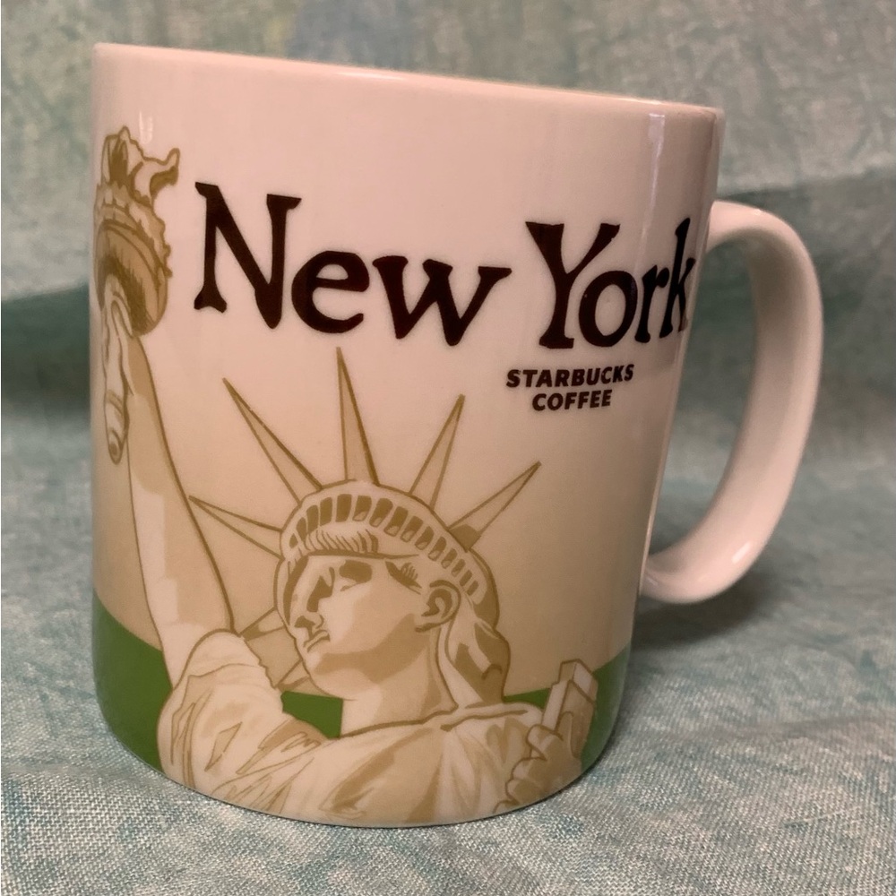 Starbucks Collector Series 2012 New York coffee/tea 16 oz. Mug.